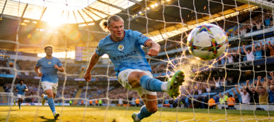 哈兰德在俱乐部比赛中完成精彩射门得分