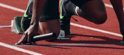 篮球与足球并置的创意图片，背景是赛程日历，象征双线观赛